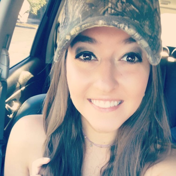 Meet your Posher, Casey - Picture 2 of 5